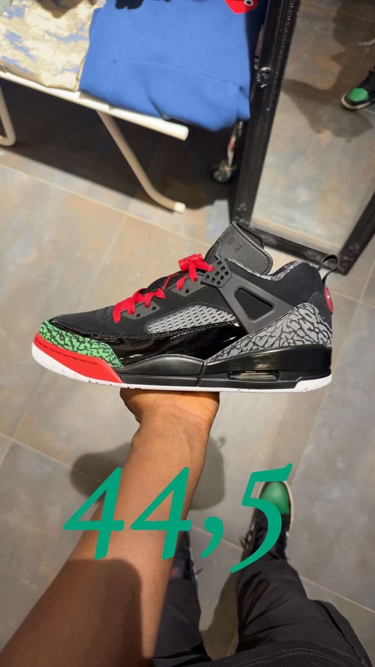 JORDAN 4 BLACK